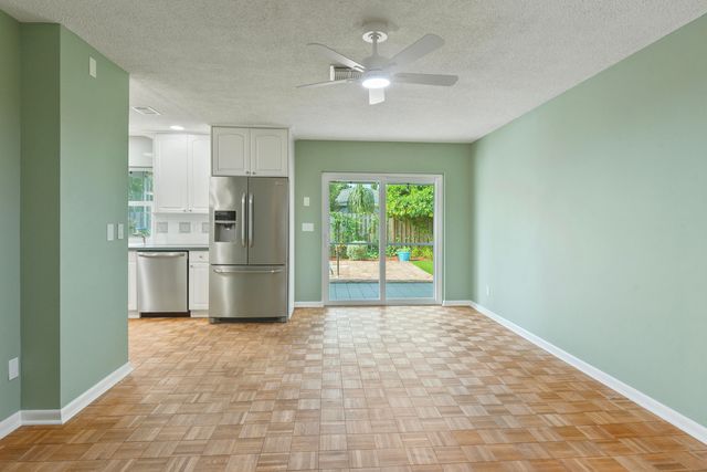 4368 Hawthorn Avenue, Palm Beach Gardens, FL 33410
