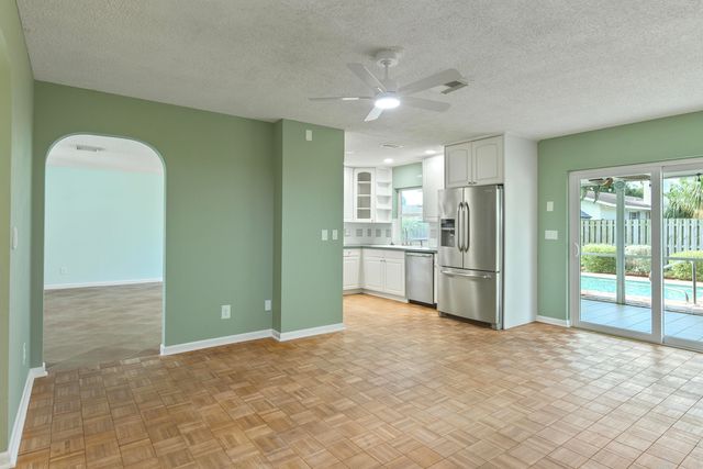 4368 Hawthorn Avenue, Palm Beach Gardens, FL 33410