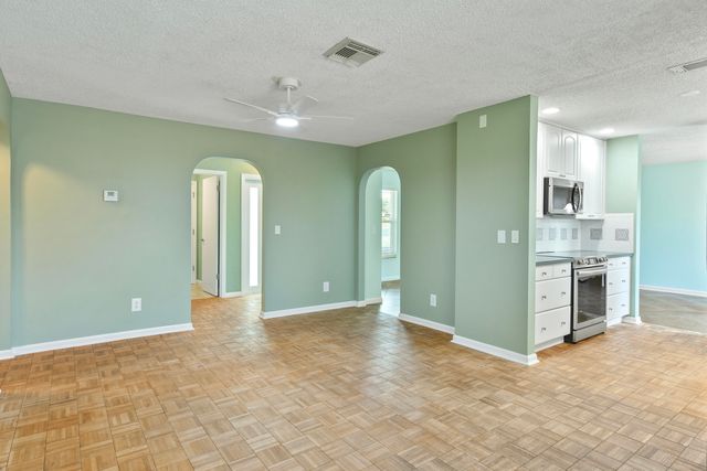 4368 Hawthorn Avenue, Palm Beach Gardens, FL 33410