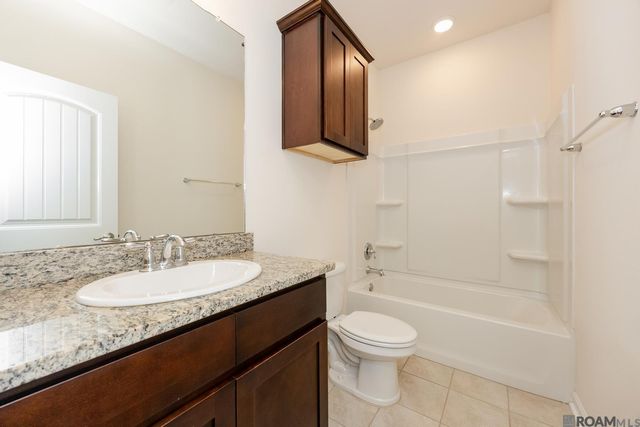 7648 W Pelican Lakes Ave, Baton Rouge, LA 70820