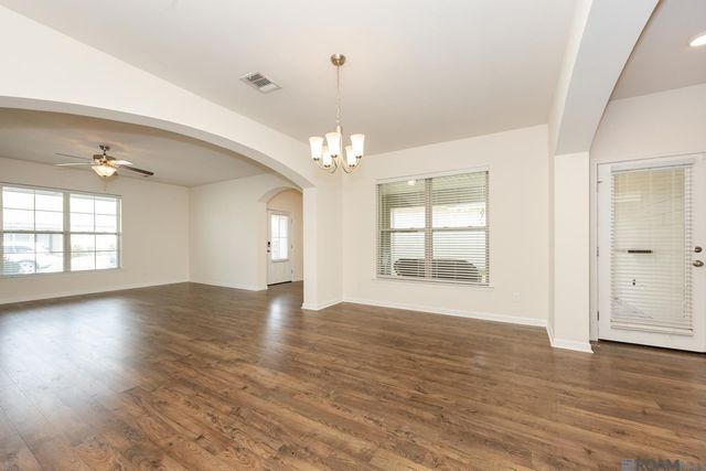 7648 W Pelican Lakes Ave, Baton Rouge, LA 70820