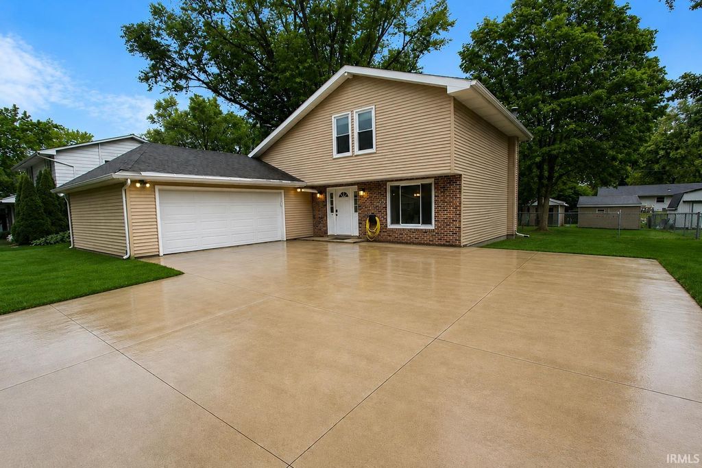 1931 Sovereign Drive, Fort Wayne, IN 46815