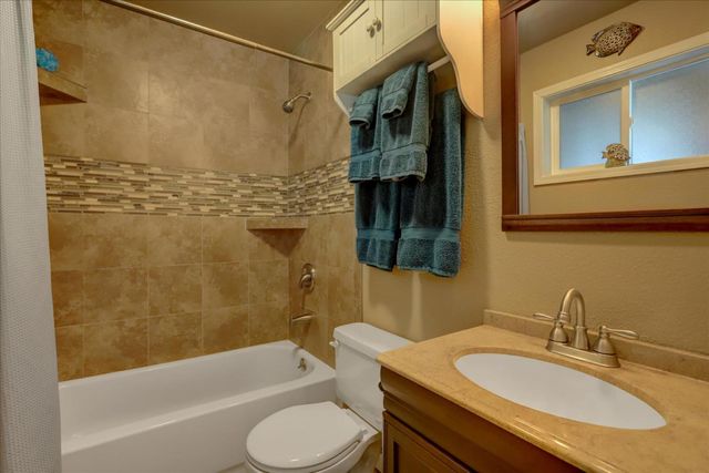 10440 Travertine Ct, Grass Valley, CA 95949