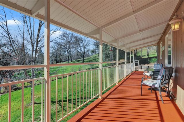 10440 Travertine Ct, Grass Valley, CA 95949