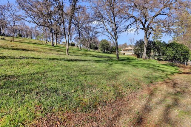 10440 Travertine Ct, Grass Valley, CA 95949