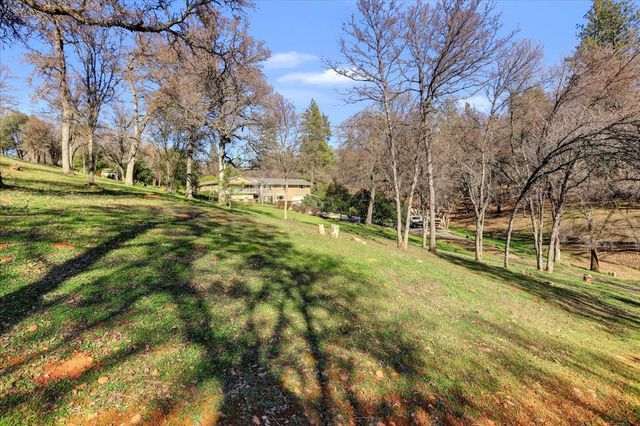 10440 Travertine Ct, Grass Valley, CA 95949