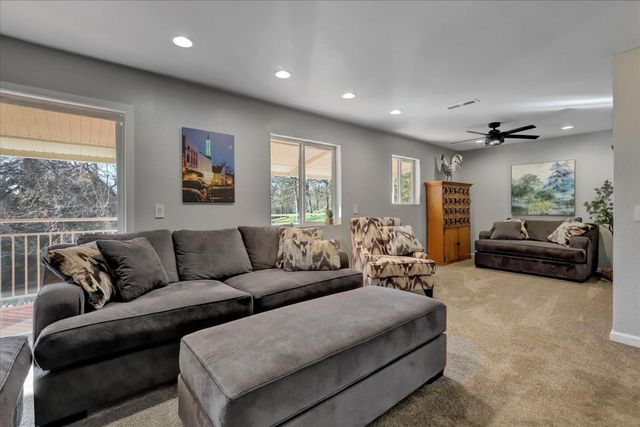 10440 Travertine Ct, Grass Valley, CA 95949