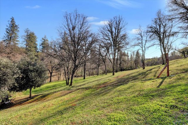 10440 Travertine Ct, Grass Valley, CA 95949