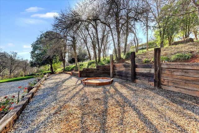 10440 Travertine Ct, Grass Valley, CA 95949