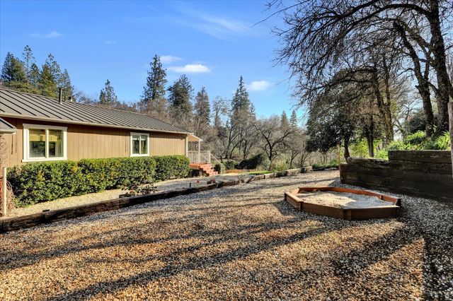 10440 Travertine Ct, Grass Valley, CA 95949