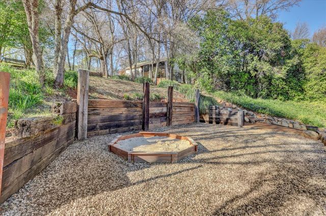 10440 Travertine Ct, Grass Valley, CA 95949