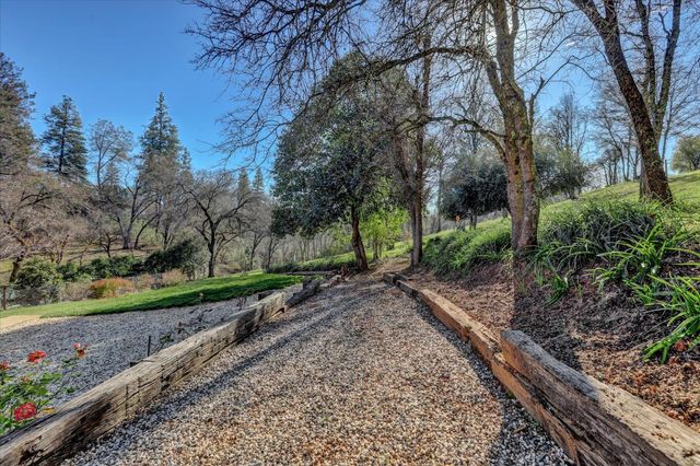 10440 Travertine Ct, Grass Valley, CA 95949