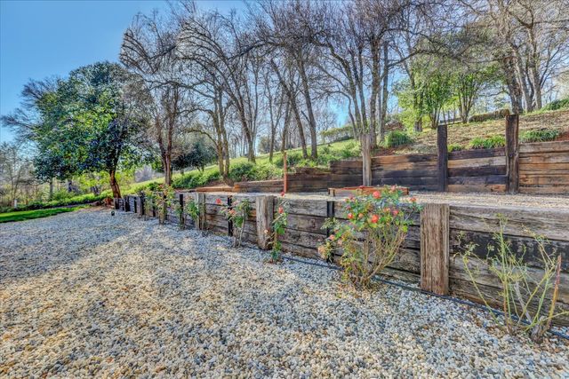 10440 Travertine Ct, Grass Valley, CA 95949
