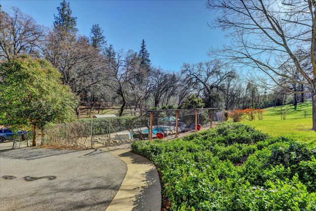 10440 Travertine Ct, Grass Valley, CA 95949