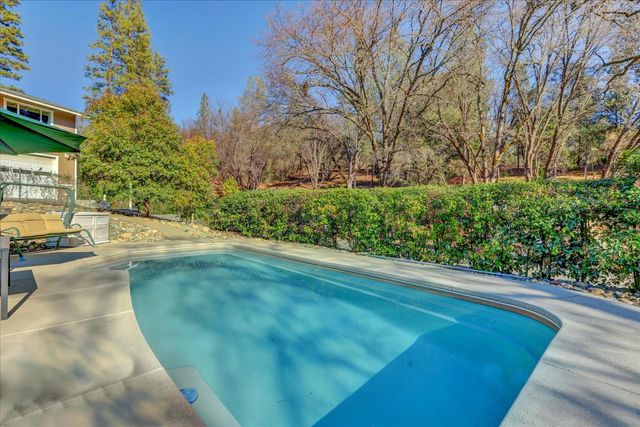 10440 Travertine Ct, Grass Valley, CA 95949