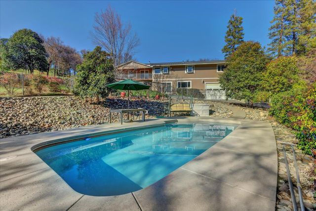 10440 Travertine Ct, Grass Valley, CA 95949
