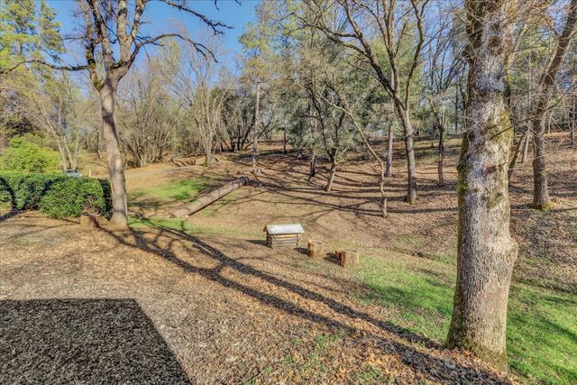 10440 Travertine Ct, Grass Valley, CA 95949