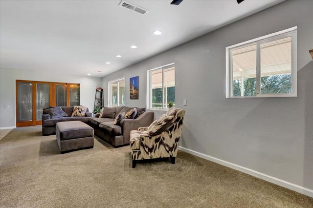 10440 Travertine Ct, Grass Valley, CA 95949