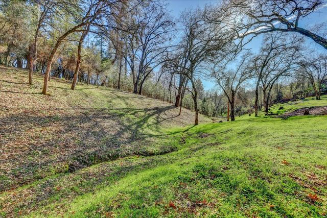 10440 Travertine Ct, Grass Valley, CA 95949