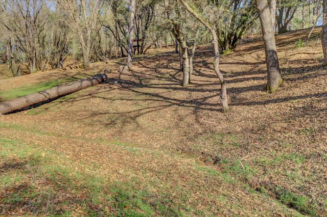 10440 Travertine Ct, Grass Valley, CA 95949