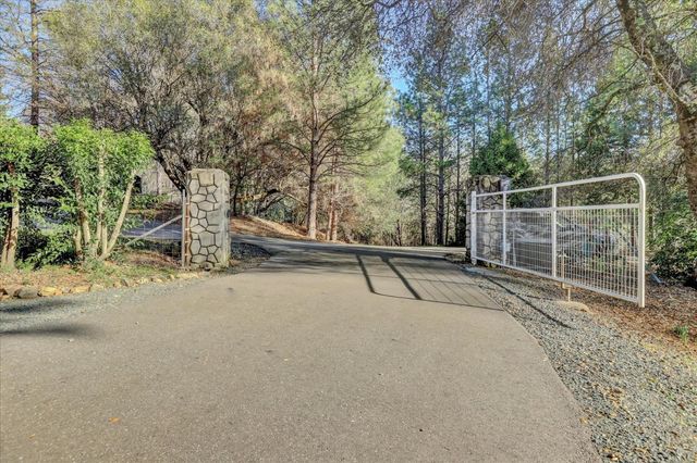 10440 Travertine Ct, Grass Valley, CA 95949