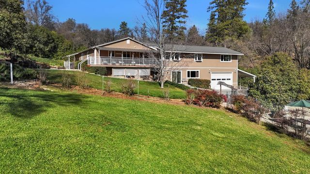 10440 Travertine Ct, Grass Valley, CA 95949