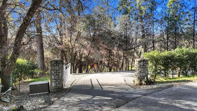10440 Travertine Ct, Grass Valley, CA 95949