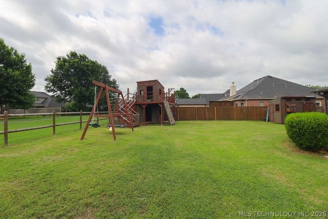 11705 S Willow Place, Jenks, OK 74037