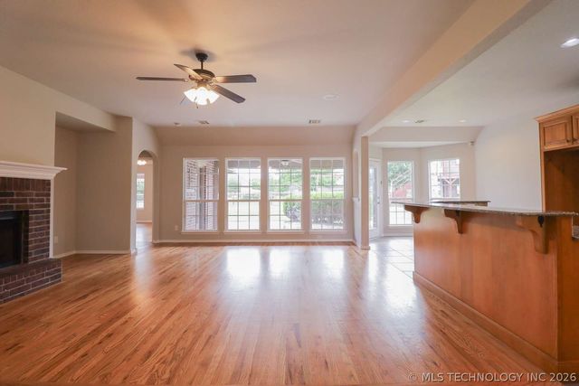 11705 S Willow Place, Jenks, OK 74037