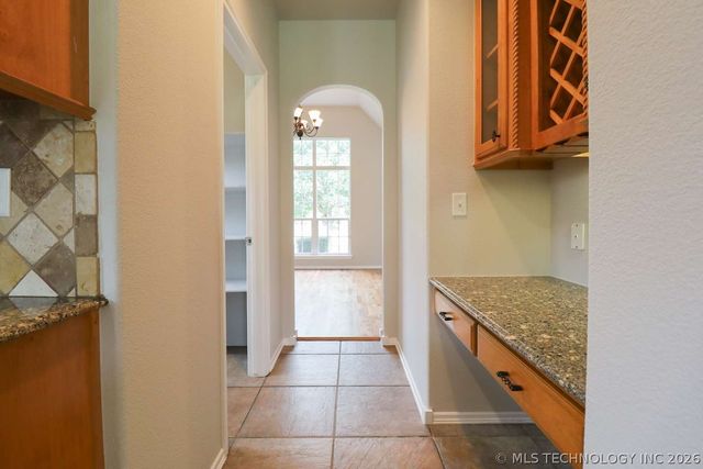 11705 S Willow Place, Jenks, OK 74037