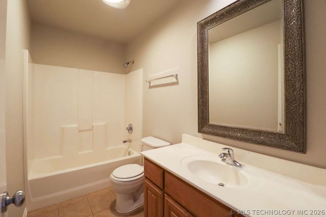 11705 S Willow Place, Jenks, OK 74037