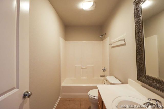 11705 S Willow Place, Jenks, OK 74037