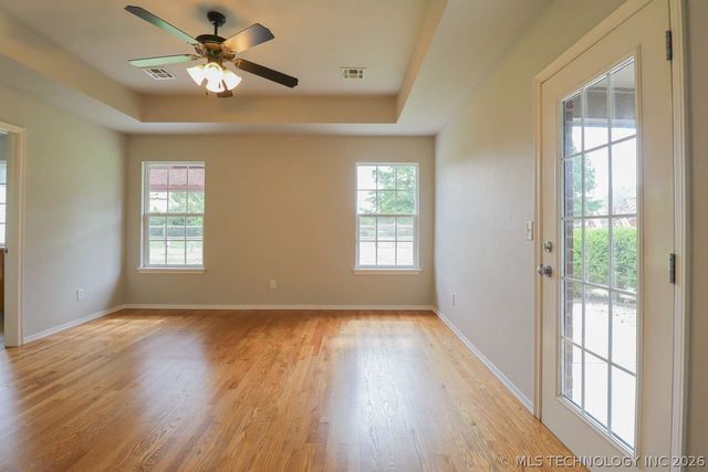 11705 S Willow Place, Jenks, OK 74037
