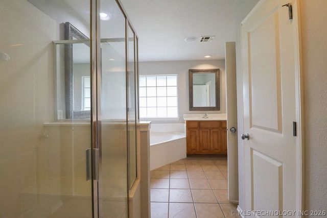 11705 S Willow Place, Jenks, OK 74037