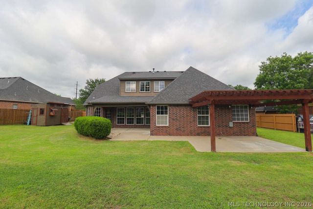 11705 S Willow Place, Jenks, OK 74037