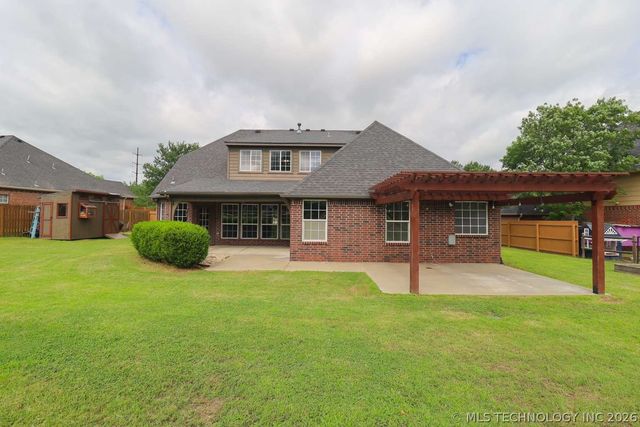 11705 S Willow Place, Jenks, OK 74037
