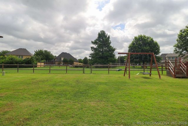 11705 S Willow Place, Jenks, OK 74037