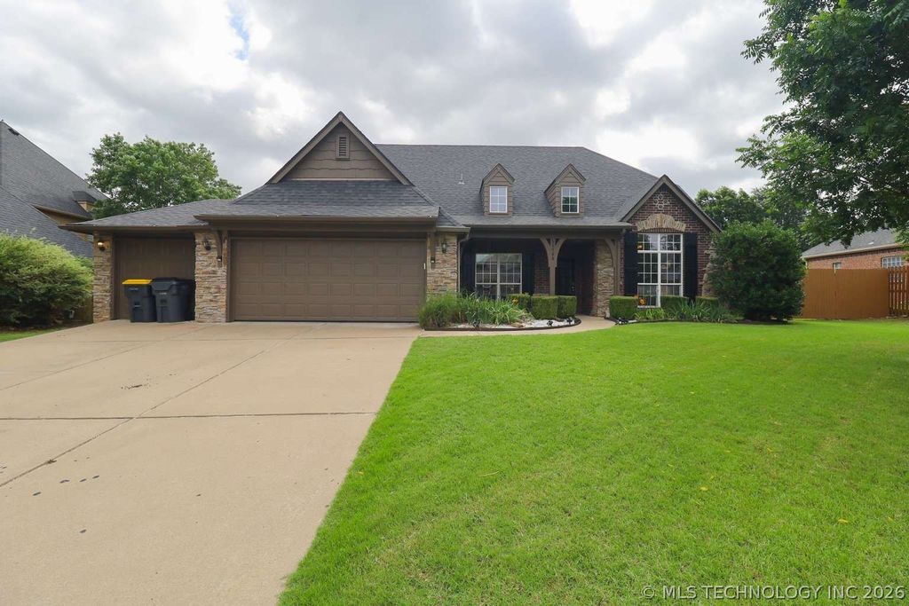 11705 S Willow Place, Jenks, OK 74037