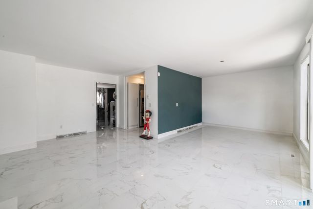 900 Mix Avenue APT 123, Hamden, CT 06514