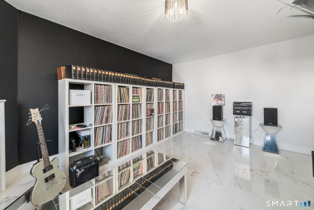 900 Mix Avenue APT 123, Hamden, CT 06514