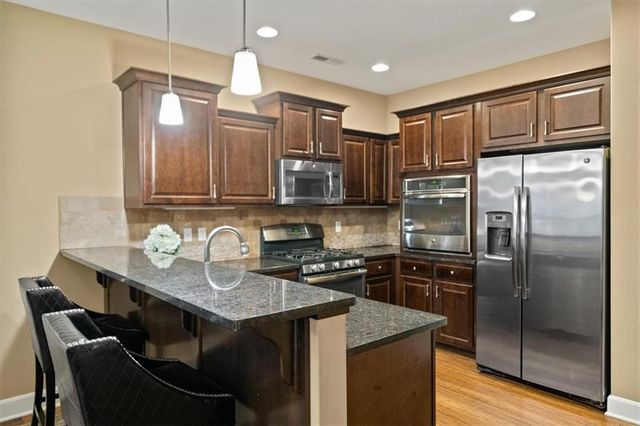 5614 Chimney Rocks Circle, Lawrence, KS 66049