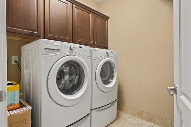 5614 Chimney Rocks Circle, Lawrence, KS 66049