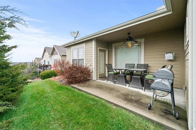 5614 Chimney Rocks Circle, Lawrence, KS 66049