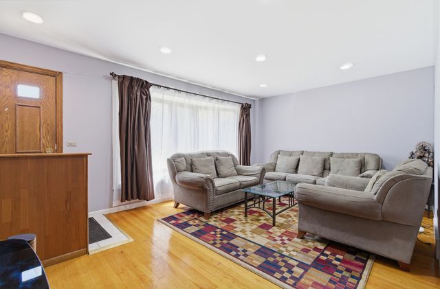 5039 Harold Avenue, Schiller Park, IL 60176