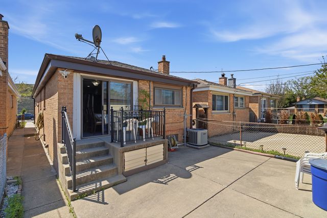5039 Harold Avenue, Schiller Park, IL 60176