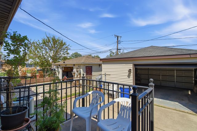5039 Harold Avenue, Schiller Park, IL 60176