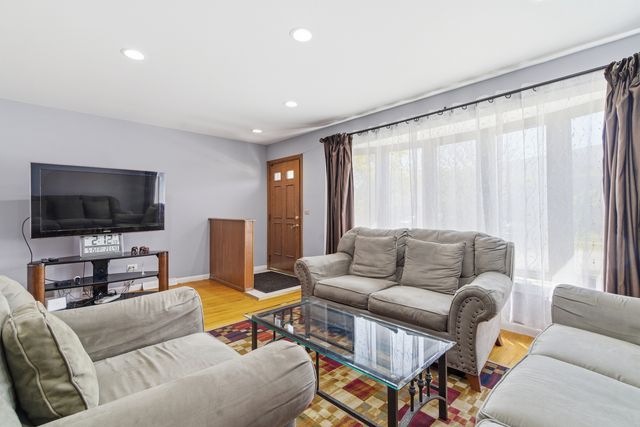 5039 Harold Avenue, Schiller Park, IL 60176