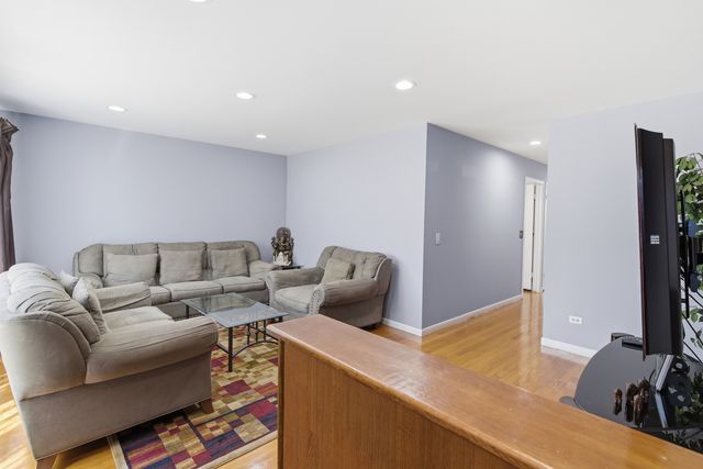 5039 Harold Avenue, Schiller Park, IL 60176