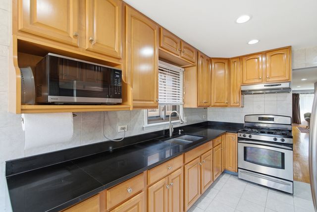 5039 Harold Avenue, Schiller Park, IL 60176