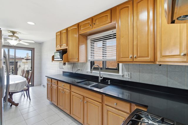 5039 Harold Avenue, Schiller Park, IL 60176